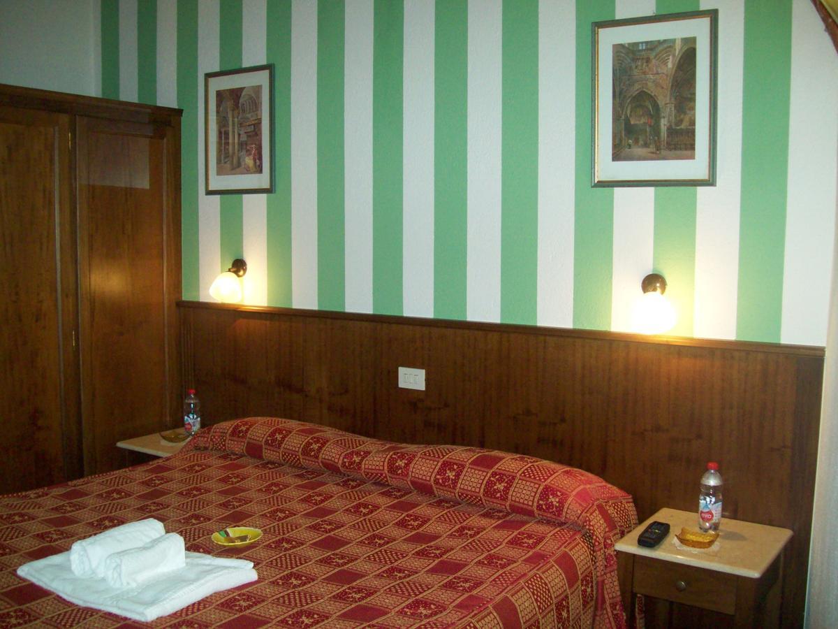 Hotel Excalibur Revello ภายนอก รูปภาพ