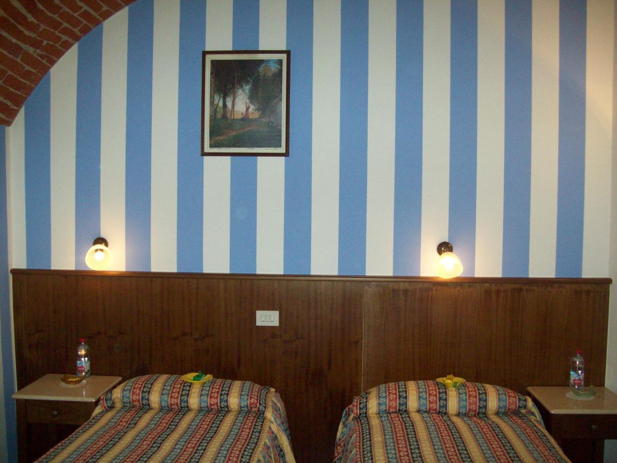 Hotel Excalibur Revello ภายนอก รูปภาพ